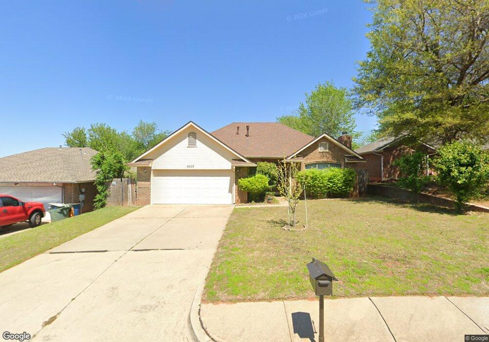 1007 Queens Cir, Edmond, OK 73034 - photo 1