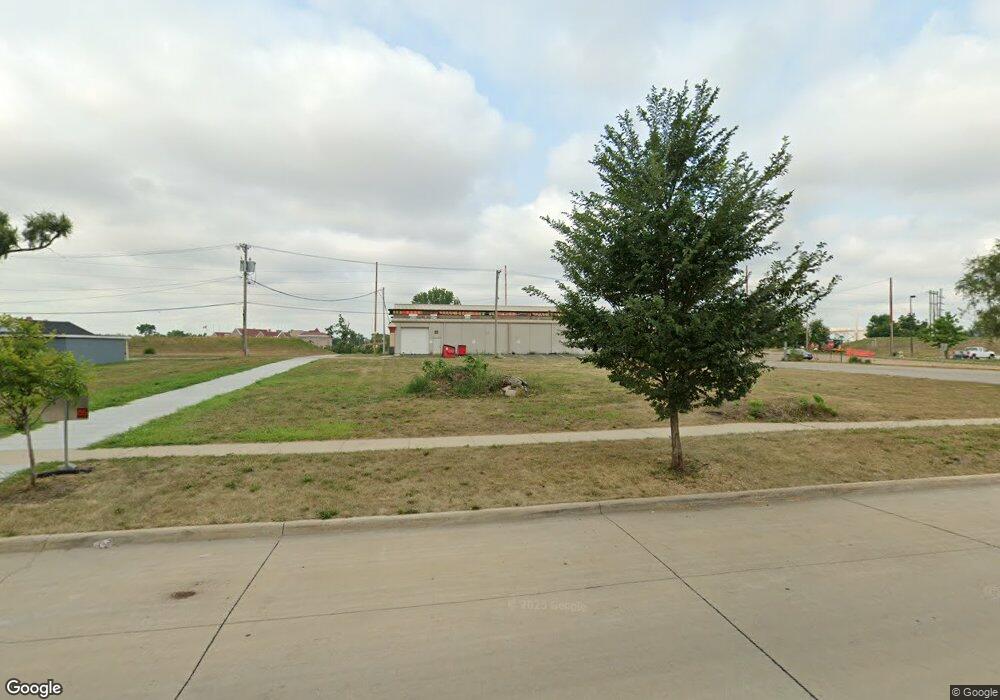 1215 2nd St SE, Cedar Rapids, IA 52401 - photo 1