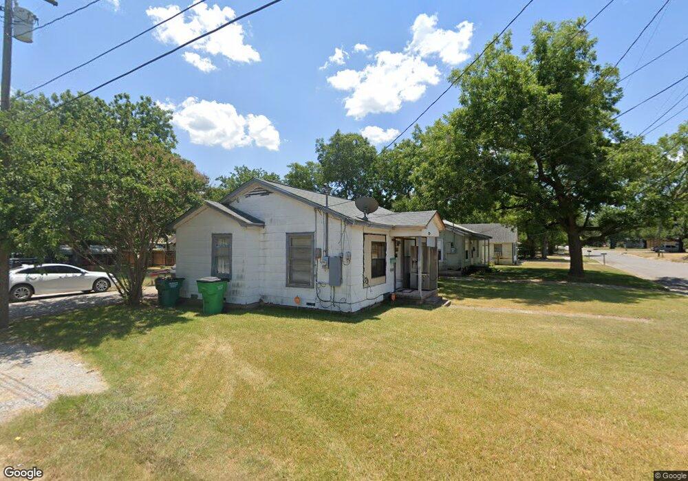 424 Cunningham St, Gainesville, TX 76240 - photo 1