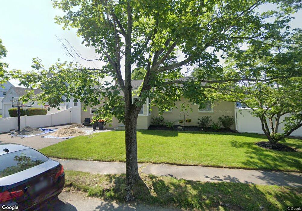 33 Rose Cir, Peabody, MA 01960 - photo 1