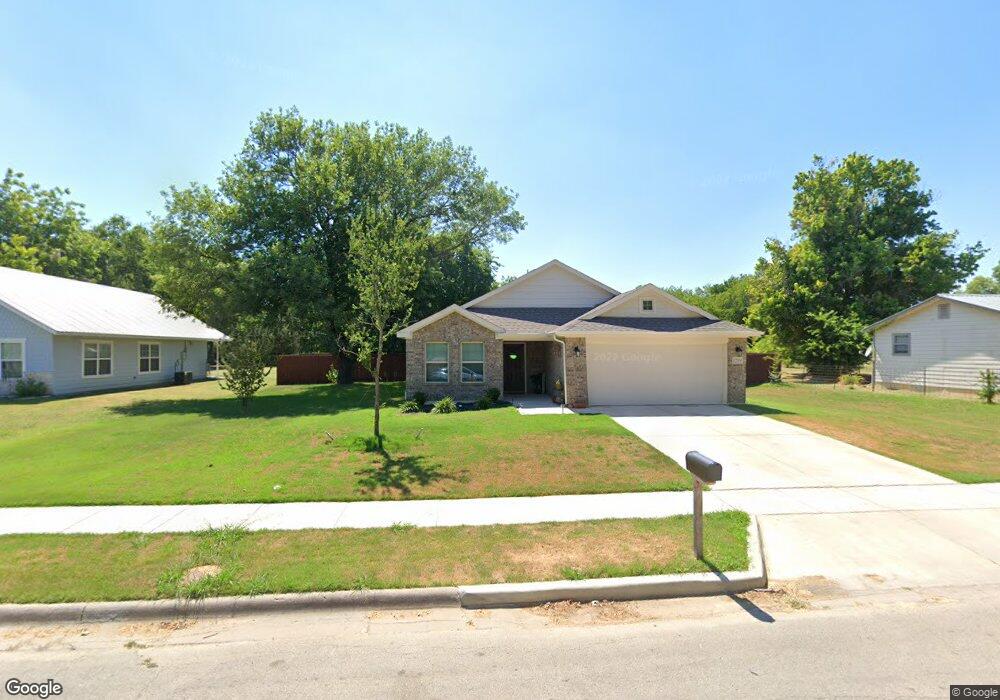 1219 S Clements St, Gainesville, TX 76240 - photo 1