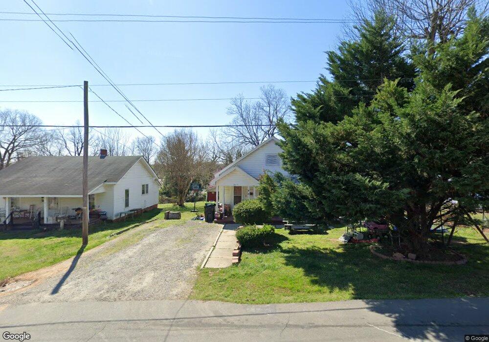 615 N 3rd Ave, Siler City, NC 27344 - photo 1