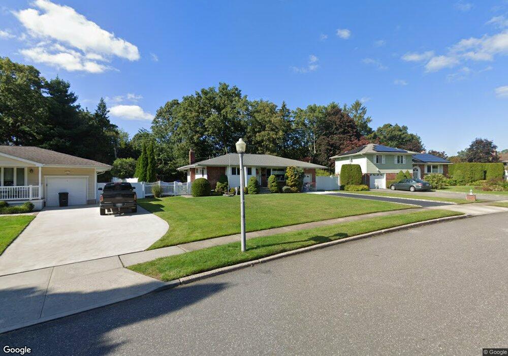 6 Fisher Rd, ComMacK, NY 11725 - photo 1