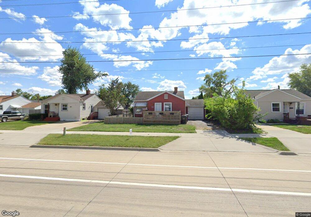 921 O Ave NW, Cedar Rapids, IA 52405 - photo 1