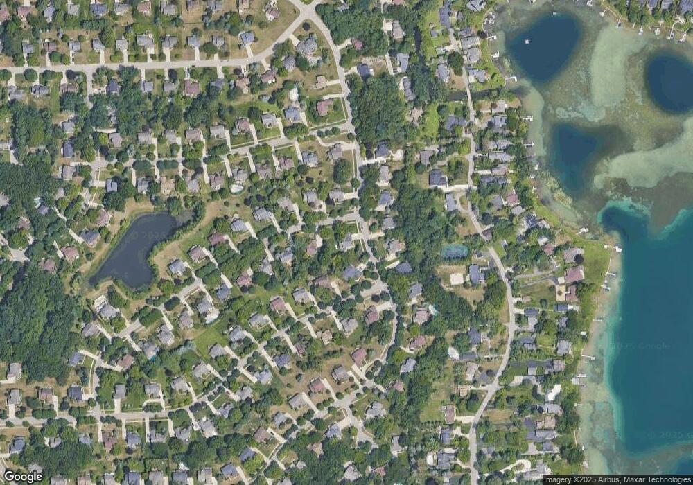 7155 Aaronway Dr, Orchard Lake, MI 48324 - photo 1