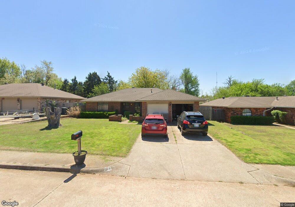 912 Royal Way, Edmond, OK 73034 - photo 1