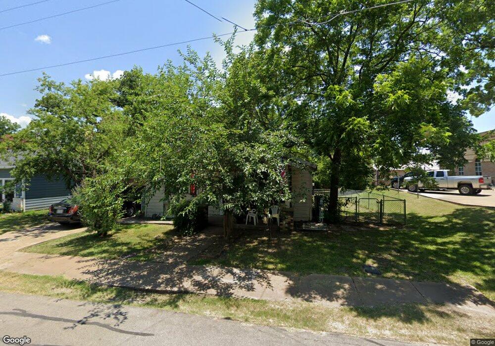 318 E 6th St, Bonham, TX 75418 - photo 1