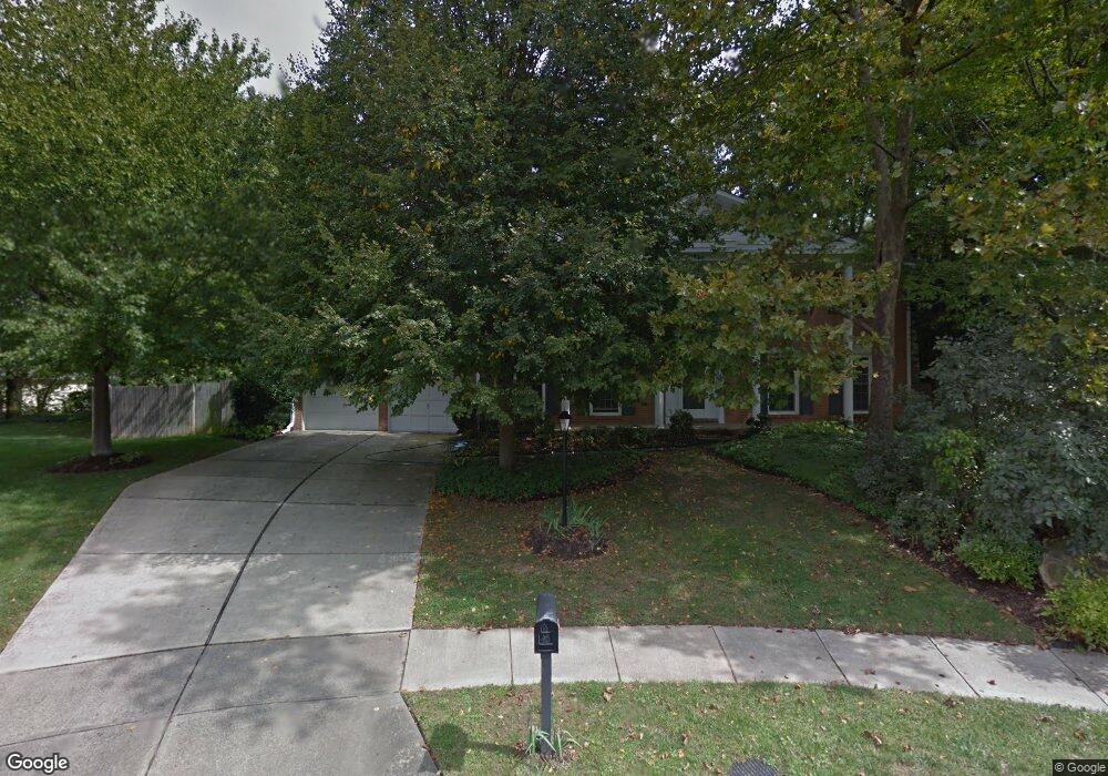 8802 Glade Hill Rd, Fairfax, VA 22031 - photo 1