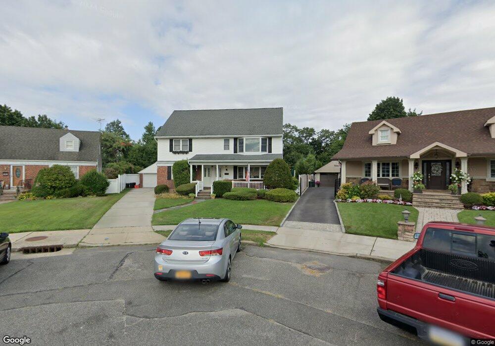 298 Claflin Ct, Franklin Square, NY 11010 - photo 1