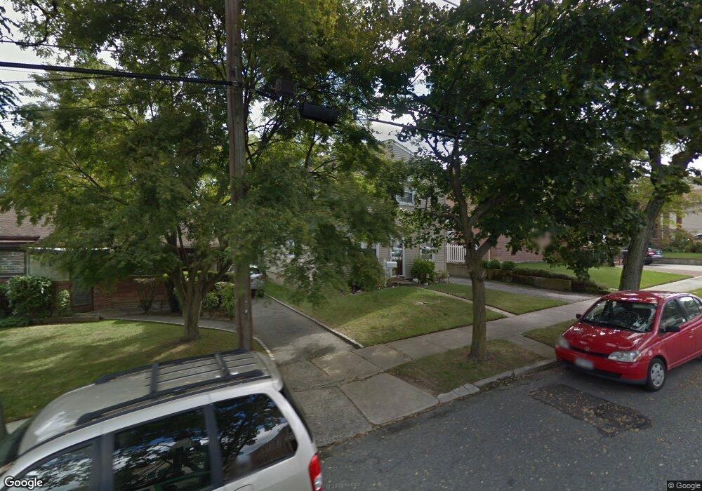 5839 256th St, Little Neck, NY 11362 - photo 1