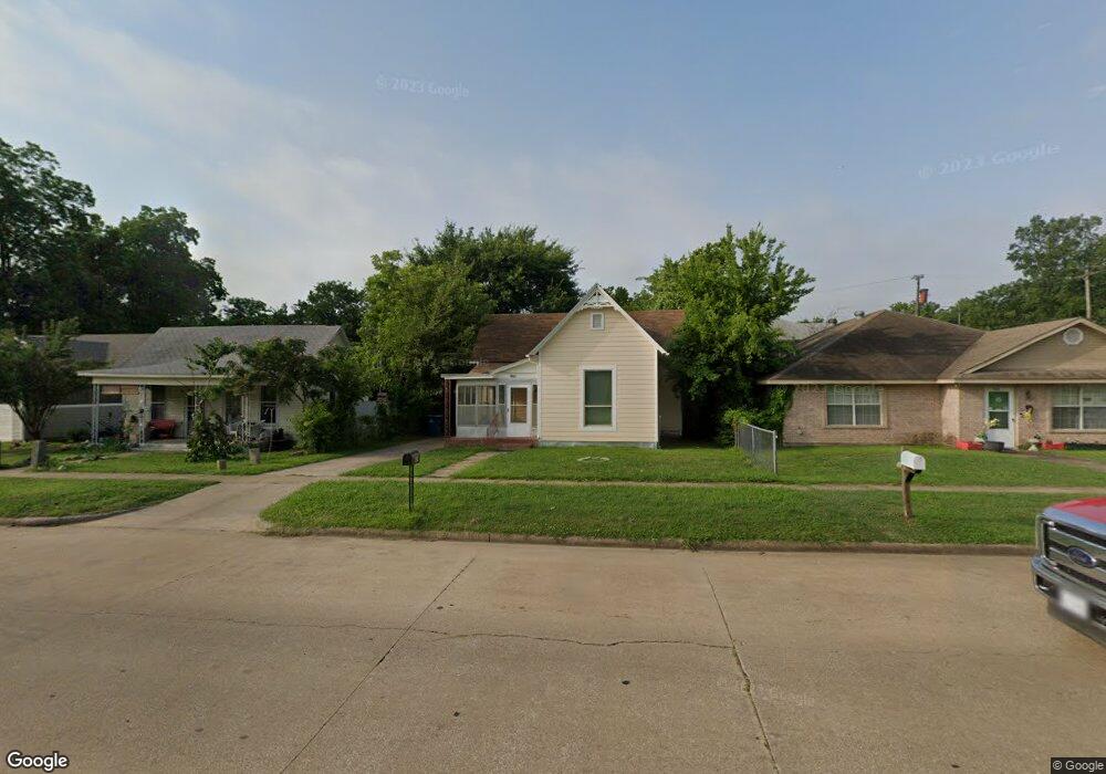 924 W Crawford St, Denison, TX 75020 - photo 1
