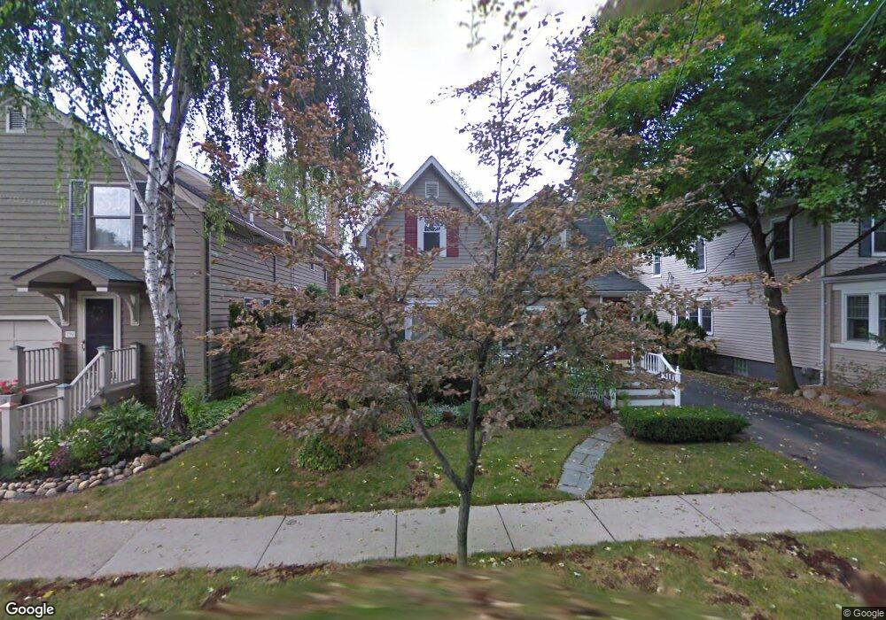 190 Lakeview Ave, Grosse Pointe Farms, MI 48236 - photo 1