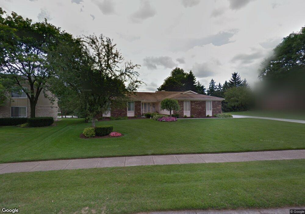 2415 Claymont Dr, Troy, MI 48098 - photo 1