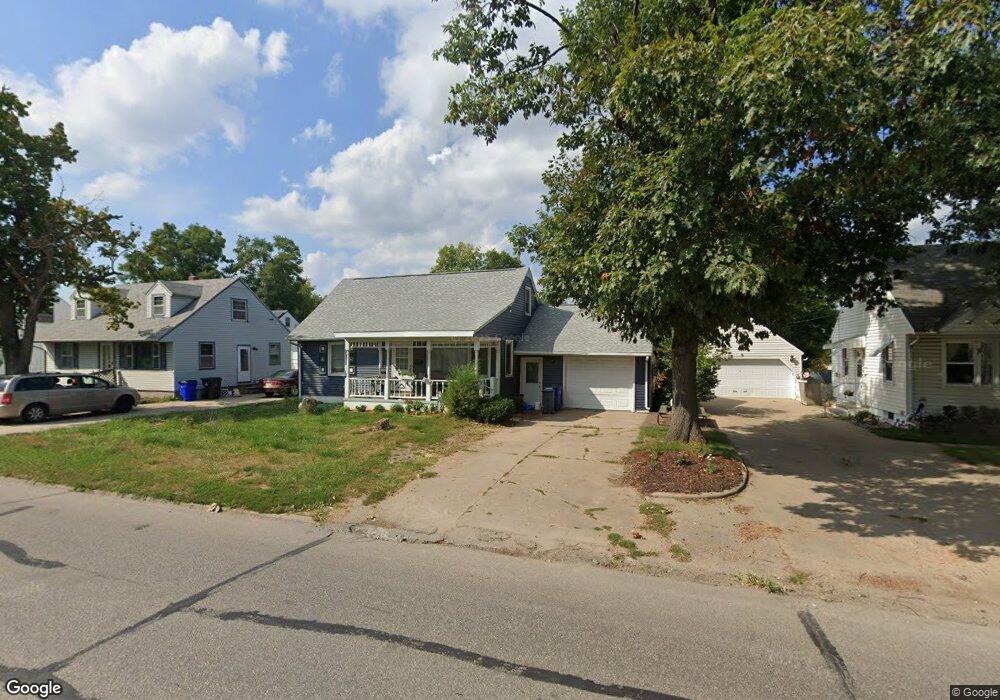 254 Wilson Ave SW, Cedar Rapids, IA 52404 - photo 1