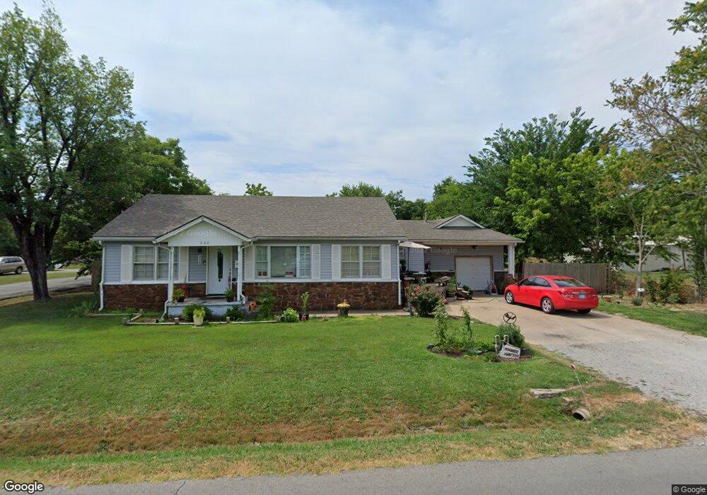 322 E Pine St, Skiatook, OK 74070 - photo 1