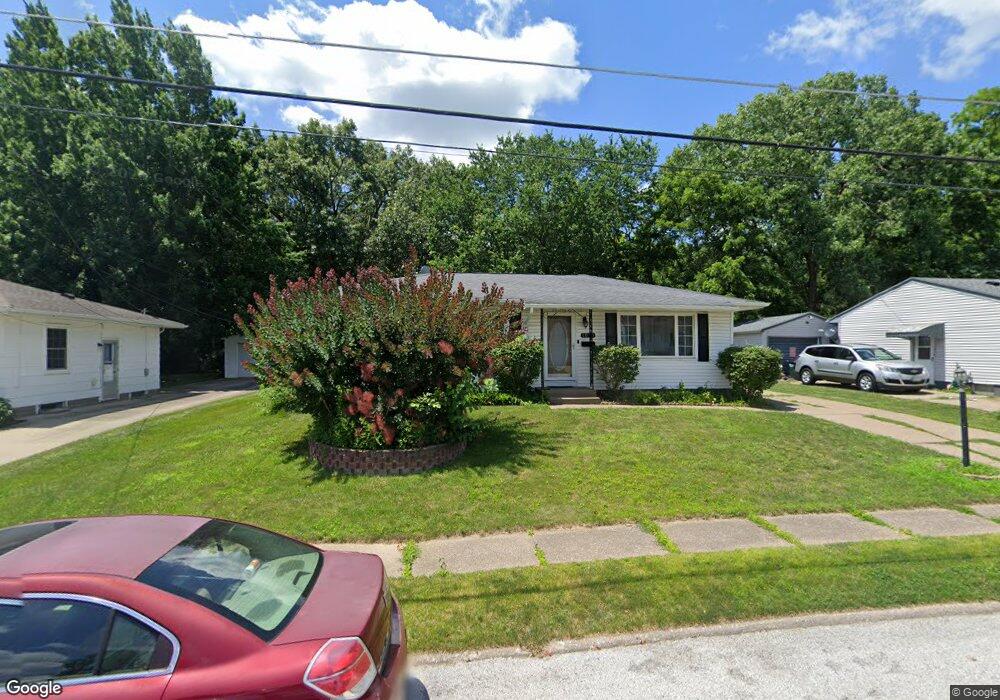 1010 N Thornwood Ave, Davenport, IA 52804 - photo 1