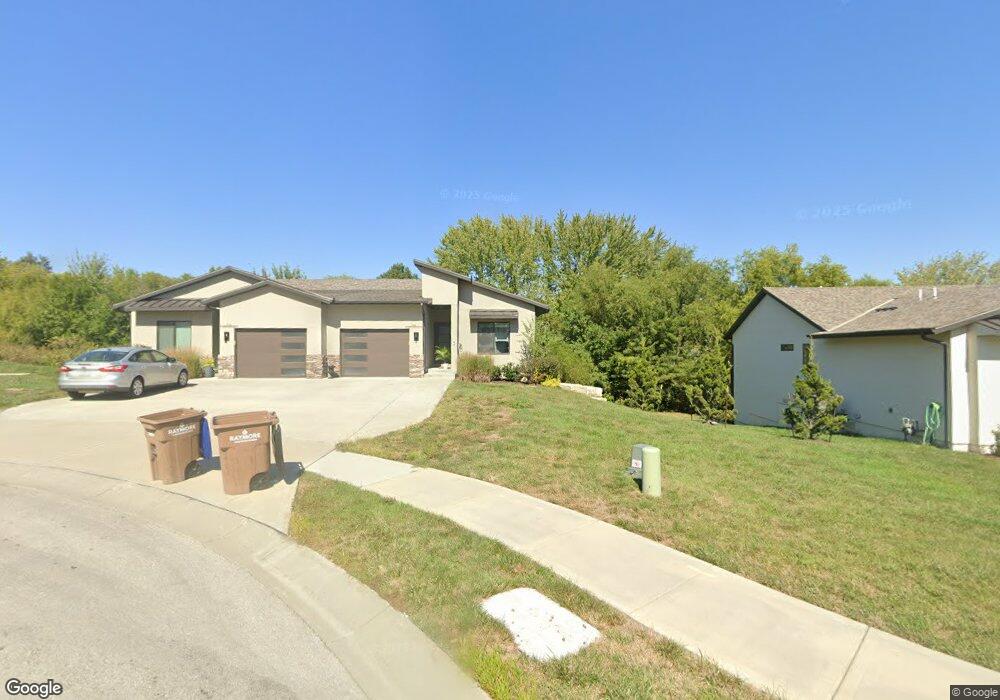 104 W Maplewood Ln, Raymore, MO 64083 - photo 1