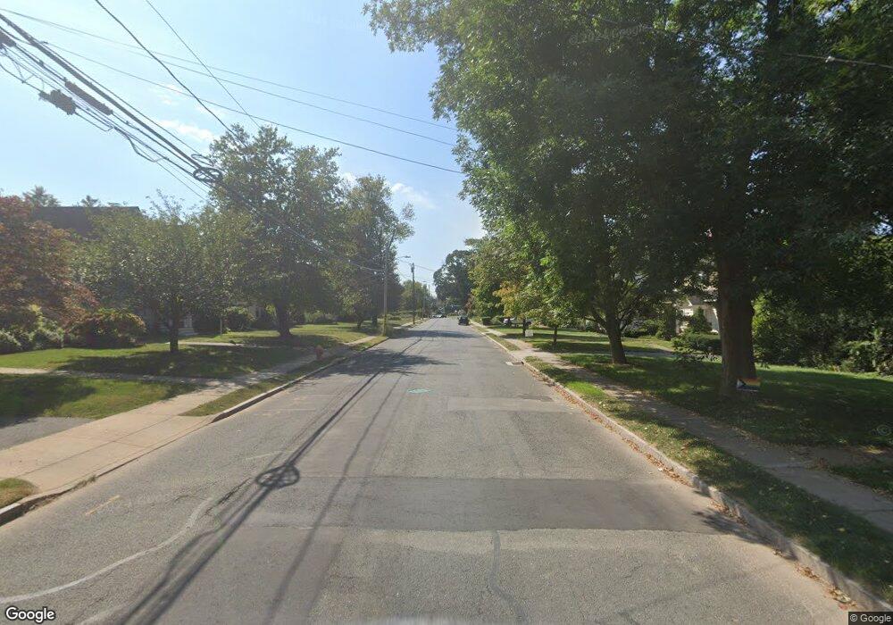 219 S Quaker 3rd Floor unit 3 Flr, West Hartford, CT 06119 - photo 1