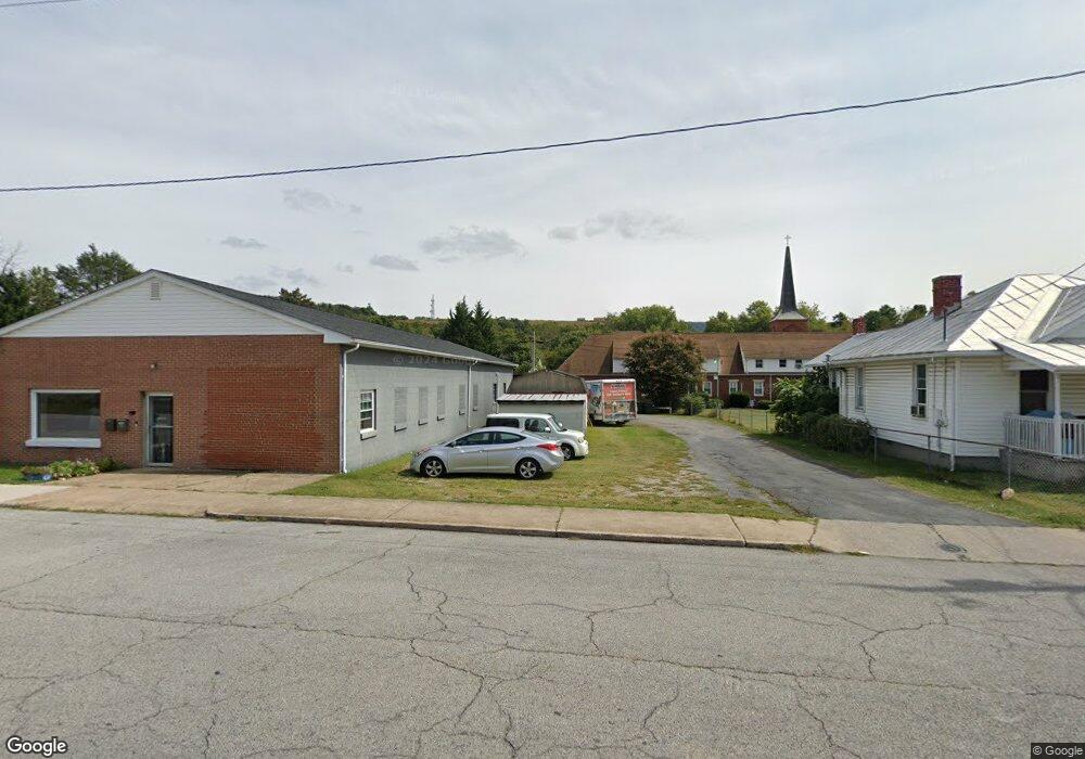 168 N Commerce Ave, Waynesboro, VA 22980 - photo 1