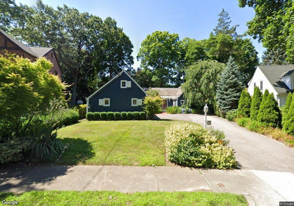 121 Brackett Rd, Newton, MA 02458 - photo 1