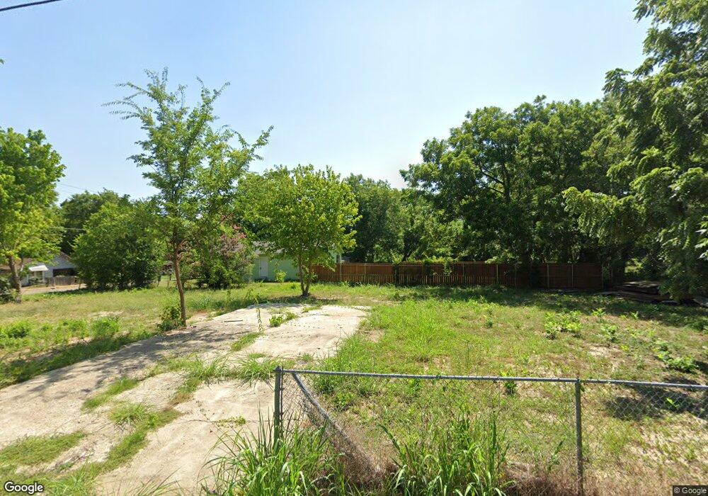 318 Henderson St, Bonham, TX 75418 - photo 1