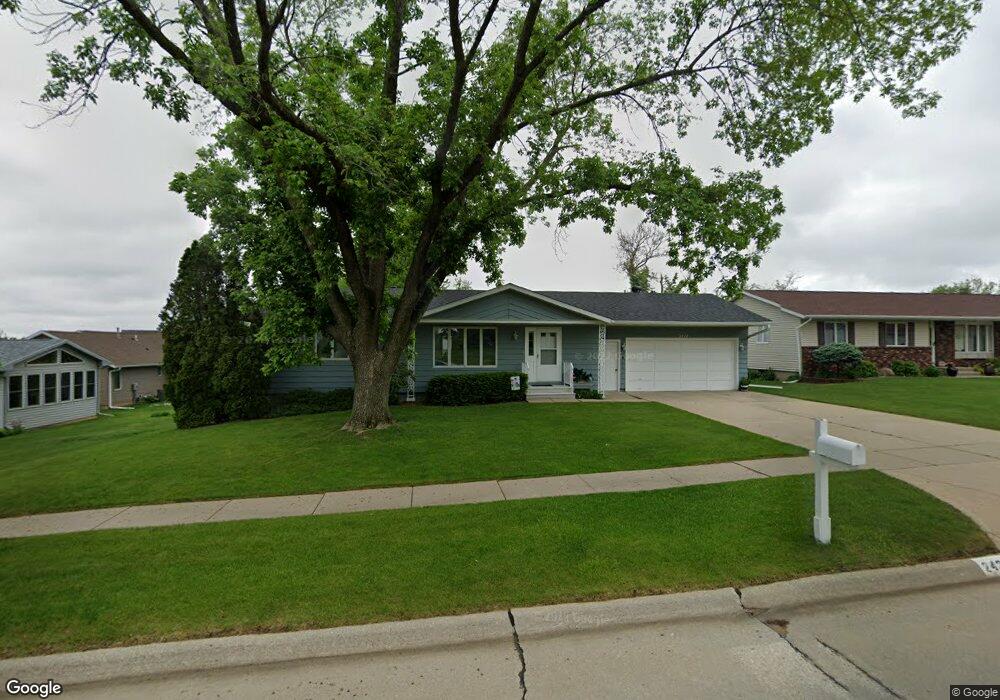 2420 31st St SW, Cedar Rapids, IA 52404 - photo 1