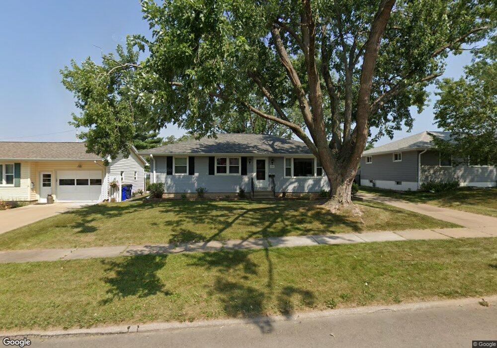 339 28th St NW, Cedar Rapids, IA 52405 - photo 1