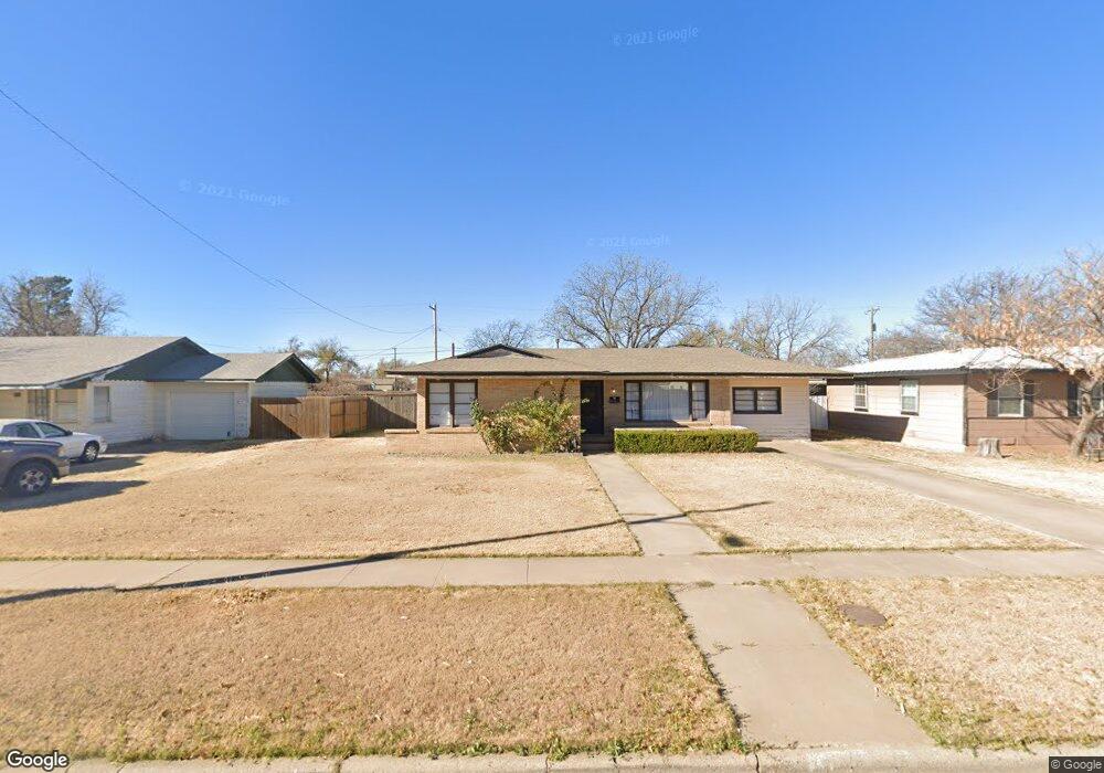 301 Juanita St, Plainview, TX 79072 - photo 1