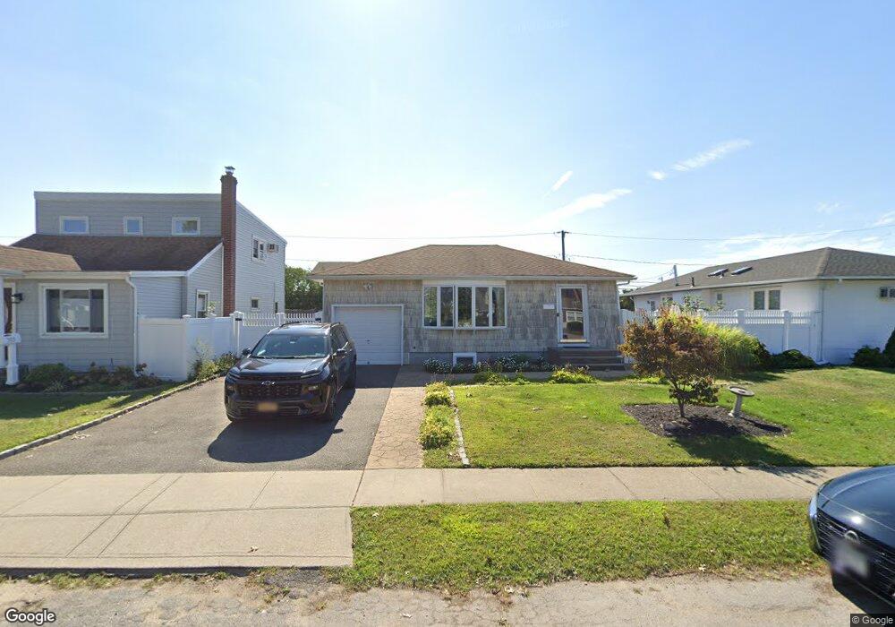 103 Riviera Pkwy, Lindenhurst, NY 11757 - photo 1