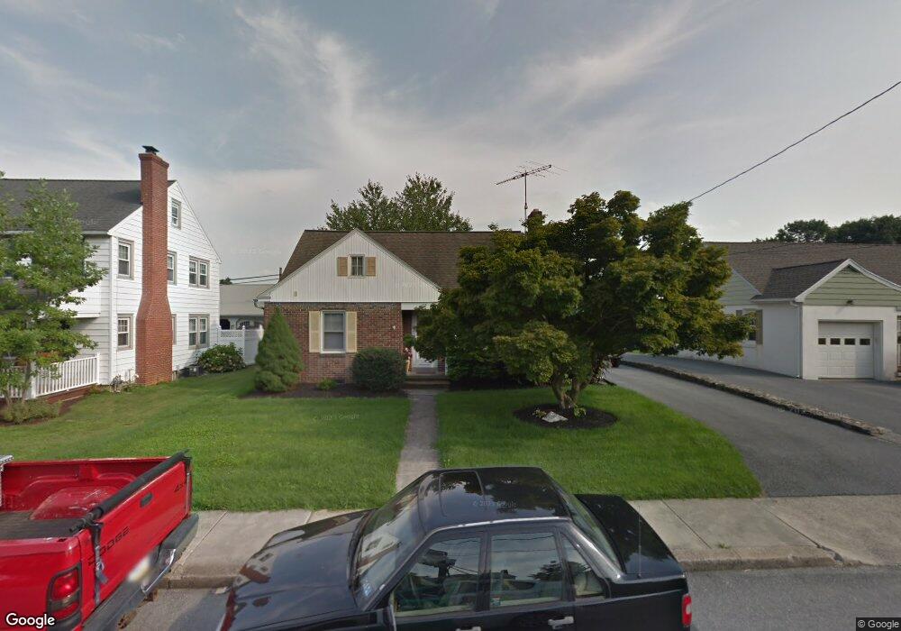 218 Locust St, New Holland, PA 17557 - photo 1