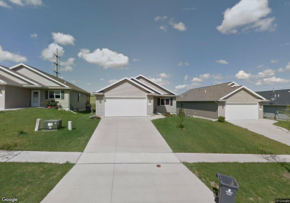 321 Moose Dr NW, Cedar Rapids, IA 52405 - photo 1