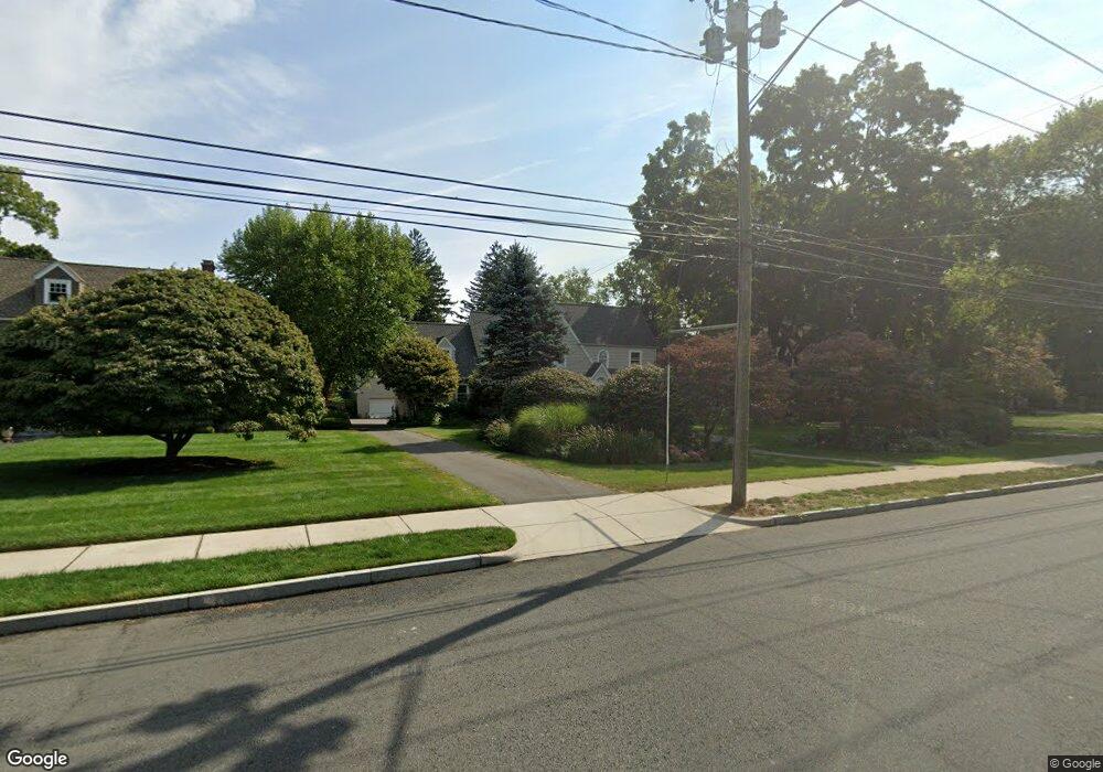 18 Ridgewood Rd, West Hartford, CT 06107 - photo 1