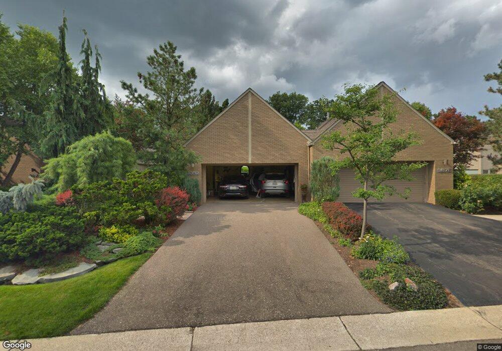 3882 Wabeek Lake Dr E, Bloomfield Hills, MI 48302 - photo 1