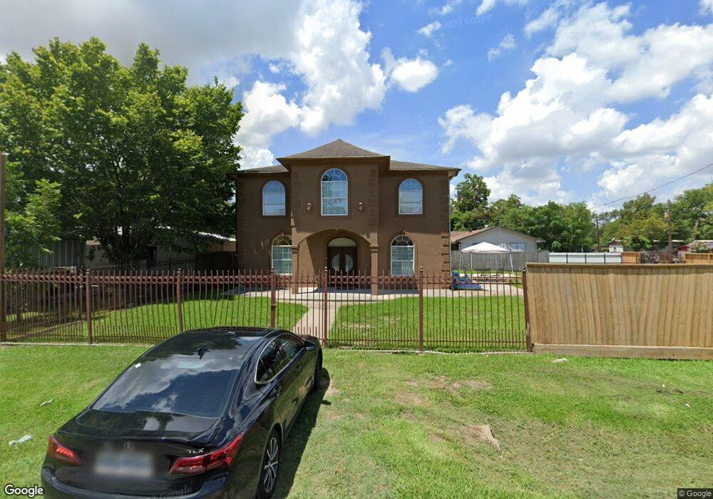 918 Beacon St, Houston, TX 77015 - photo 1