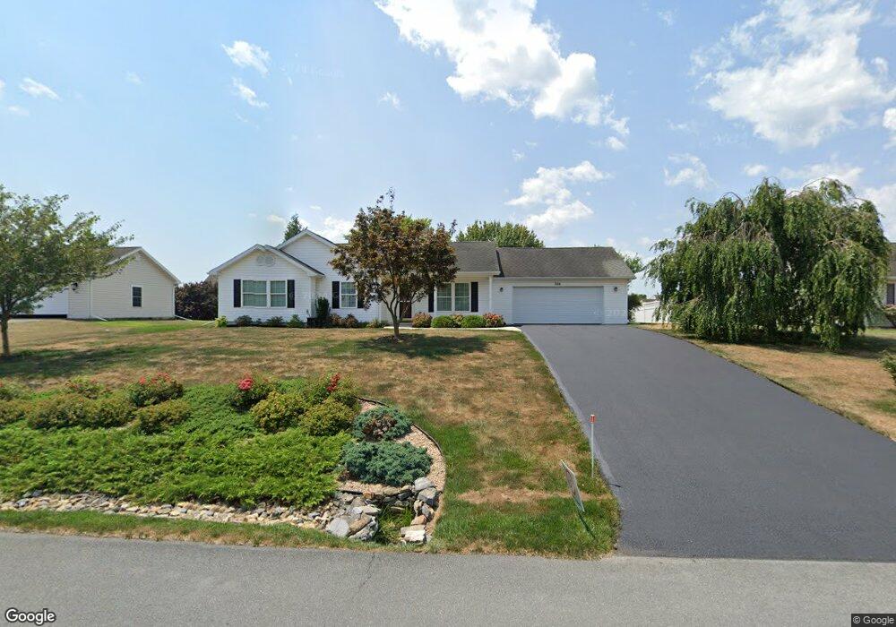 744 Rutherford Dr, Greencastle, PA 17225 - photo 1