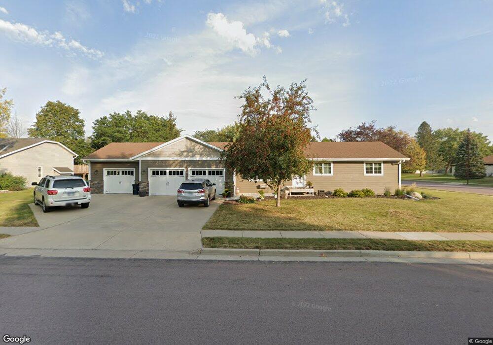 1704 Oakwood Ave, New Ulm, MN 56073 - photo 1