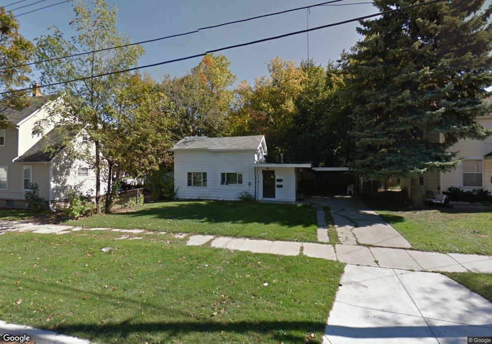 1026 N Chestnut St, Lansing, MI 48906 - photo 1