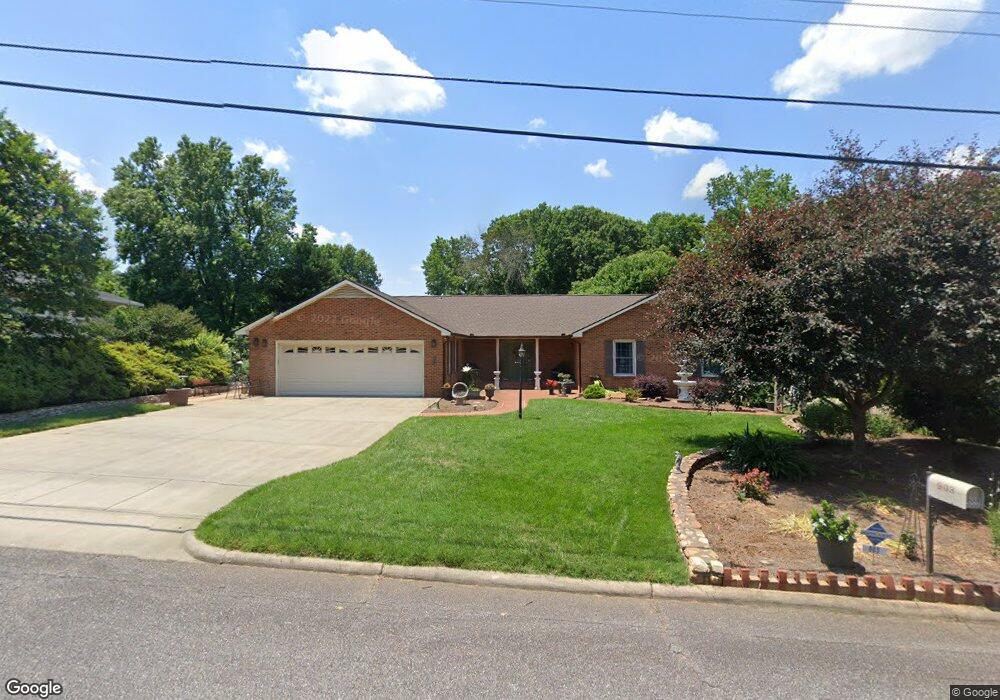 903 Carolyn St, Statesville, NC 28677 - photo 1