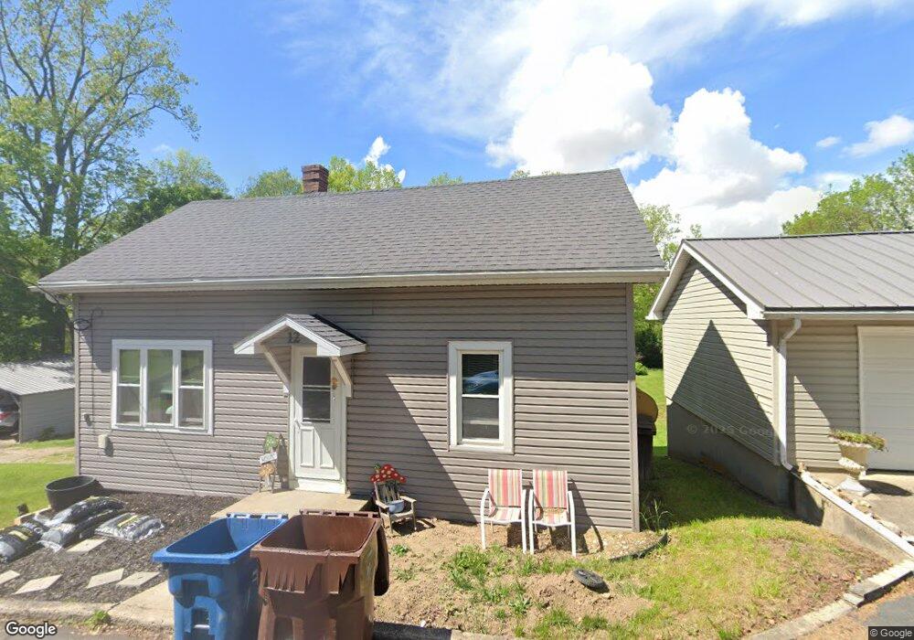 12 W Parker St, La Fontaine, IN 46940 - photo 1