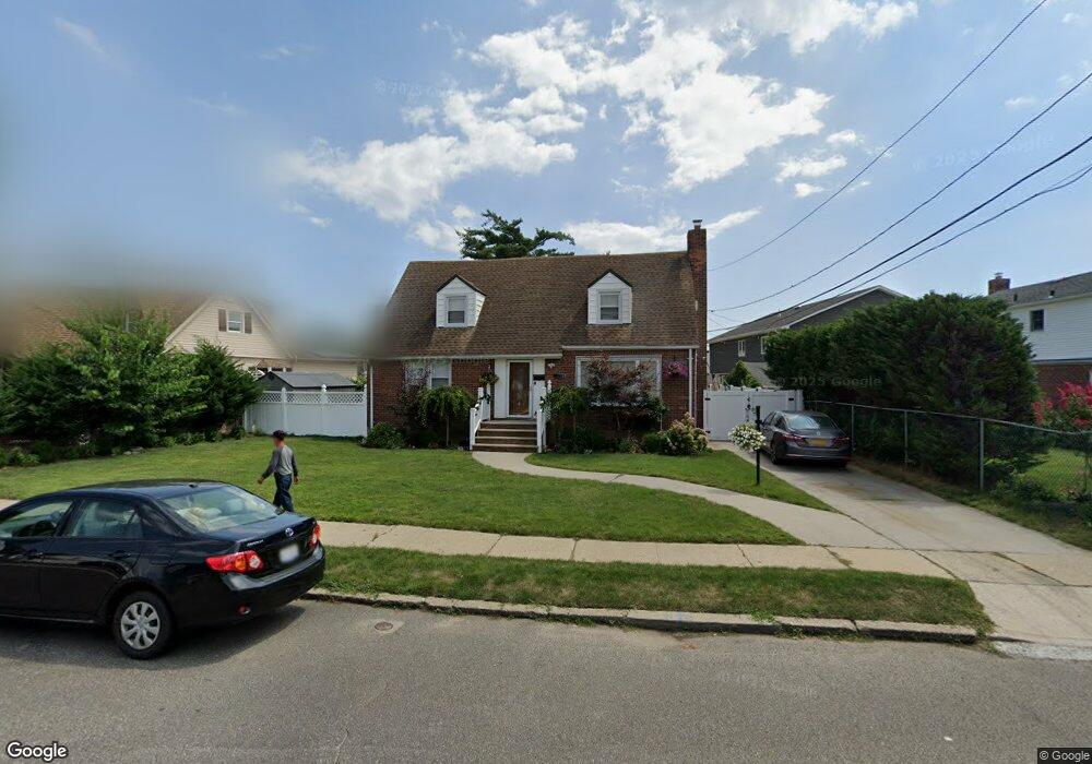 1083 Robin Rd, Franklin Square, NY 11010 - photo 1