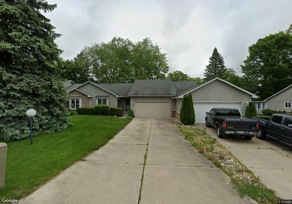 5557 Hickory Cir, Flushing, MI 48433 - photo 1