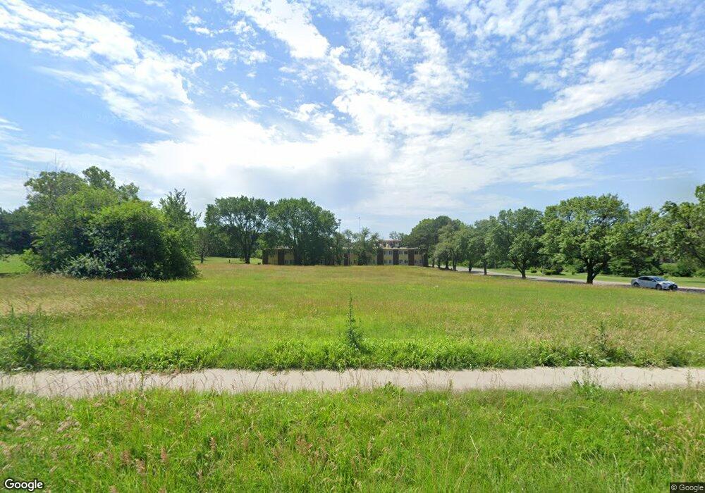 1825 SW 37th St, Topeka, KS 66611 - photo 1