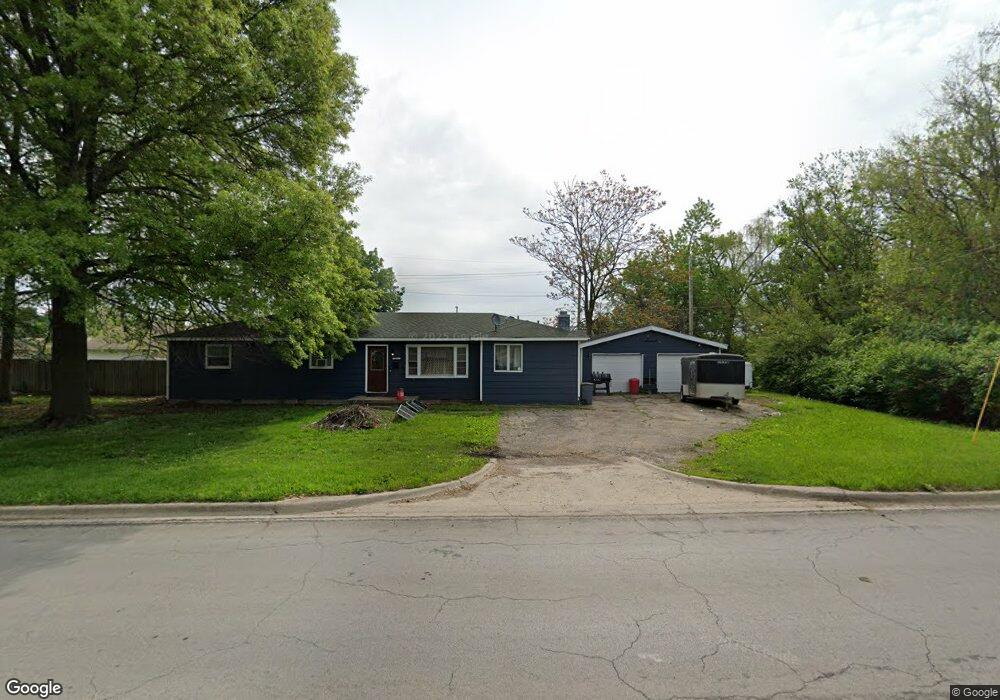 812 S 6th St, Mattoon, IL 61938 - photo 1