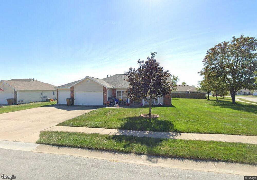 735 Country Ln, Raymore, MO 64083 - photo 1