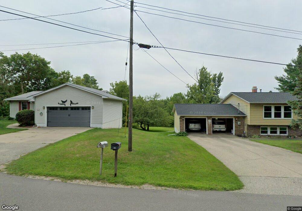 501 Maplewood Dr, Reed City, MI 49677 - photo 1