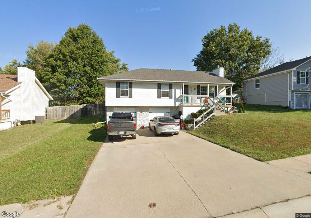 1704 Roberta Dr, Raymore, MO 64083 - photo 1