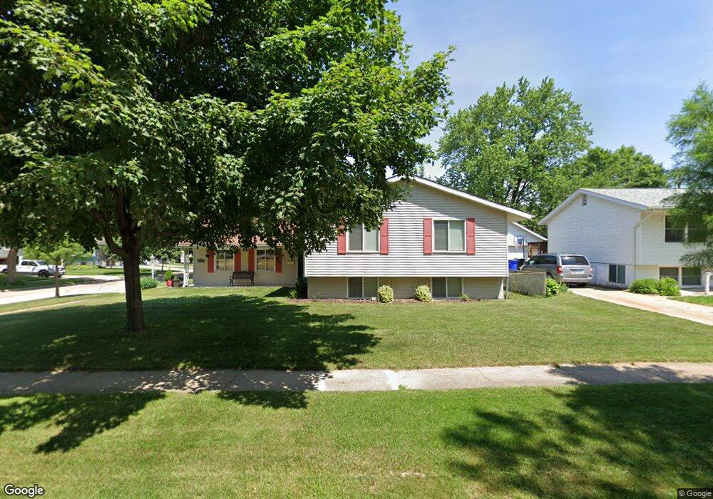 3330 44th St NE, Cedar Rapids, IA 52402 - photo 1