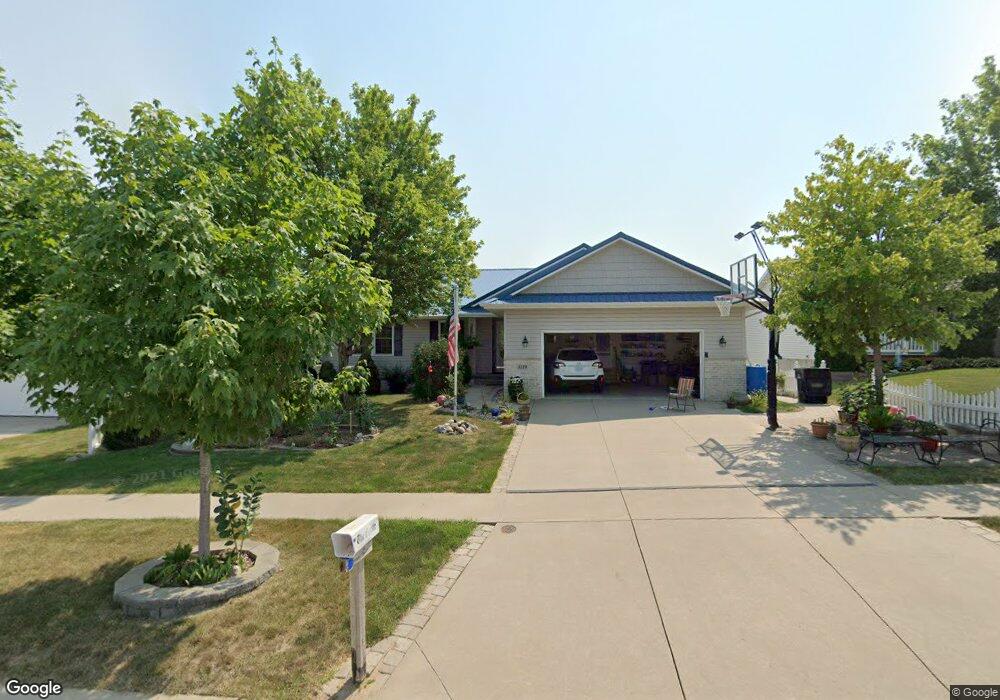 1119 Koudsi Blvd NW, Cedar Rapids, IA 52405 - photo 1