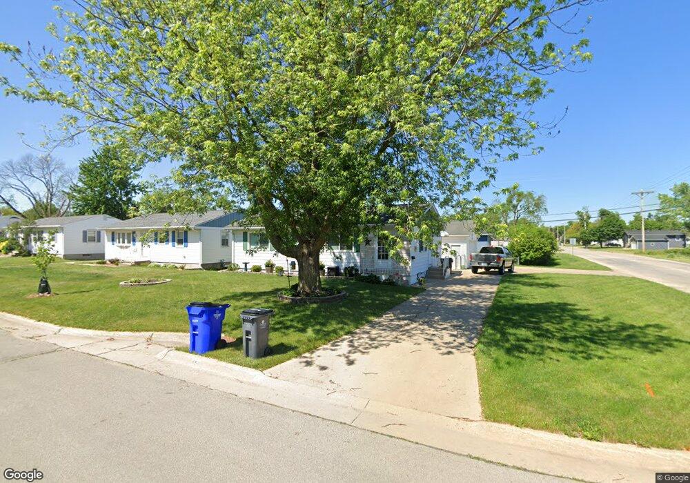 458 22nd St NW, Cedar Rapids, IA 52405 - photo 1