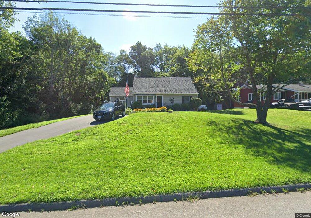 32 Cedar Ln, Norwich, CT 06360 - photo 1